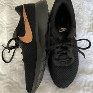 Nike athletic black women shoe sz 10